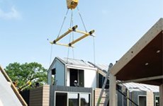 Afbeelding 1 van Plaatsen circulaire modules gestart en hoogste punt bereikt van duurzame levensloopbestendige woningen Silvolde